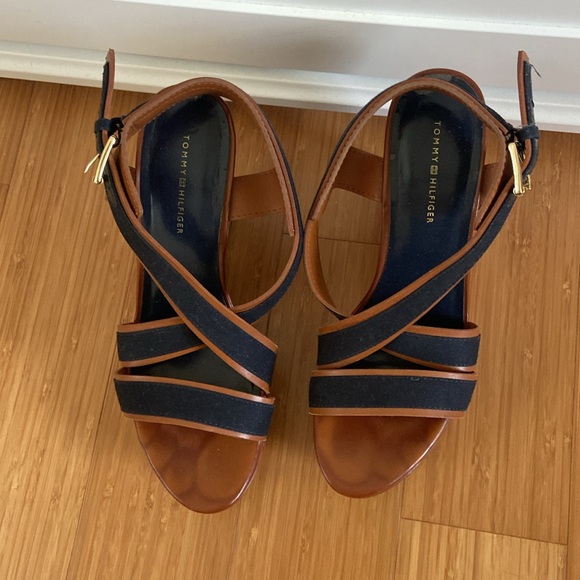Tommy Hilfiger Navy strappy sandals with platform cork wedge. Size 7 - Picture 3 of 7